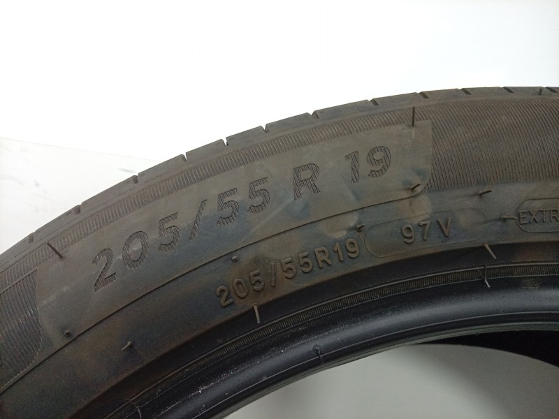 Recambio de neumatico para renault austral tce 130 referencia OEM IAM  2055519 