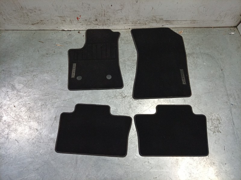 Recambio de juego alfombrillas para renault austral tce 130 referencia OEM IAM 8201737225 749482976R 