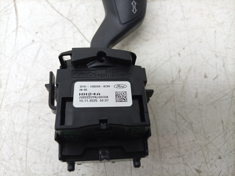 Recambio de mando intermitentes para volkswagen caravelle t7 2.5 ehybrid referencia OEM IAM  S74113K359 