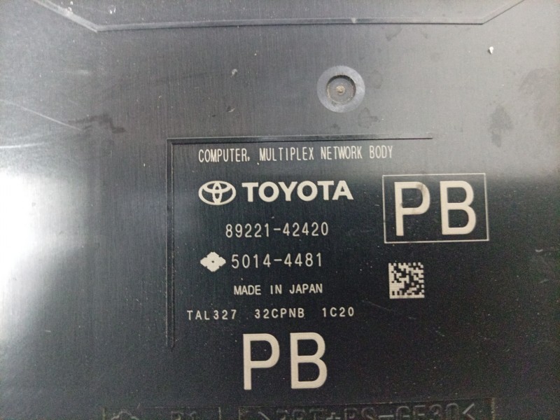 Recambio de modulo electronico para toyota rav4 hybrid 4x2 advance referencia OEM IAM  8922142420 