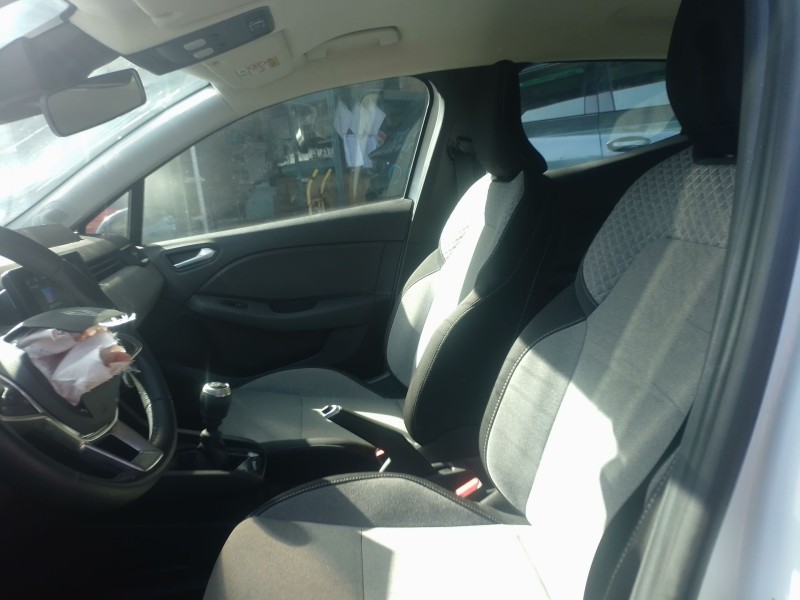 renault clio v (b7_) del año 2024