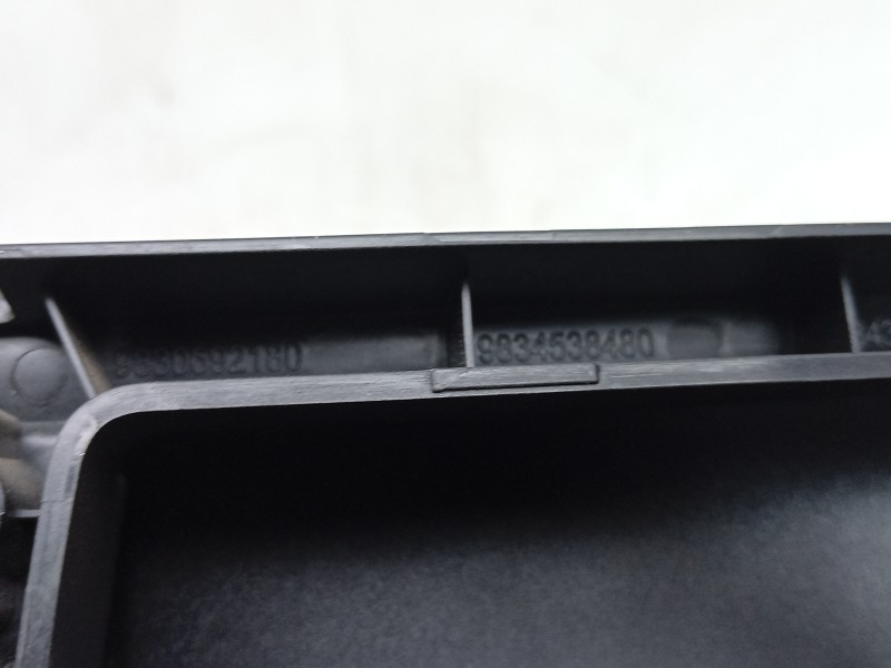 Recambio de apoyabrazos central para peugeot 308 sw iii (fc_, fj_, fr_, f4_, fn_) puretech 130 (frhnsl, frhnst) referencia OEM I