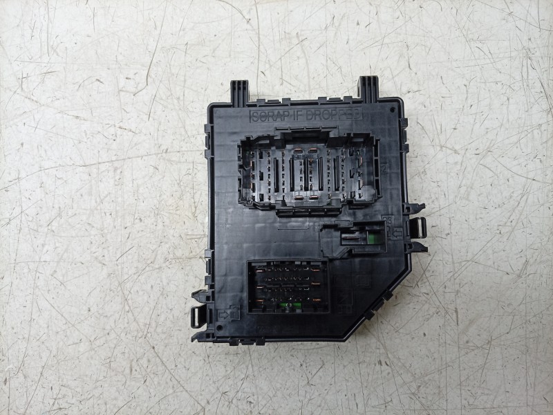 Recambio de caja reles / fusibles para volkswagen caravelle t7 2.5 ehybrid referencia OEM IAM  PZ3T14D068DD 