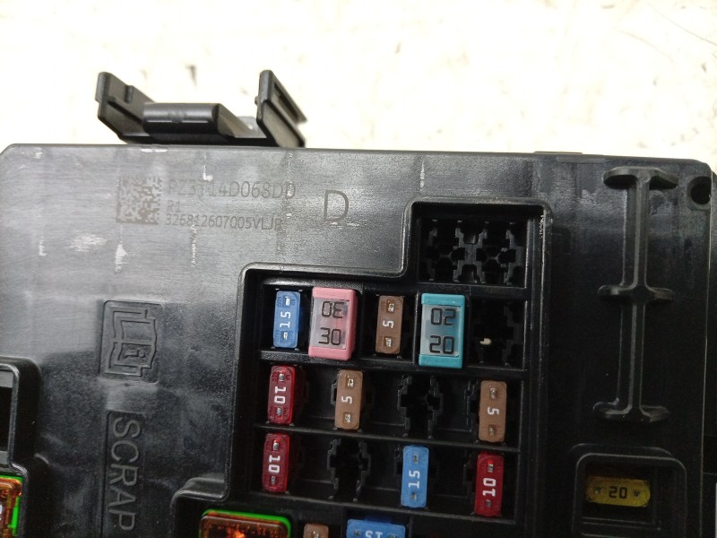 Recambio de caja reles / fusibles para volkswagen caravelle t7 2.5 ehybrid referencia OEM IAM  PZ3T14D068DD 