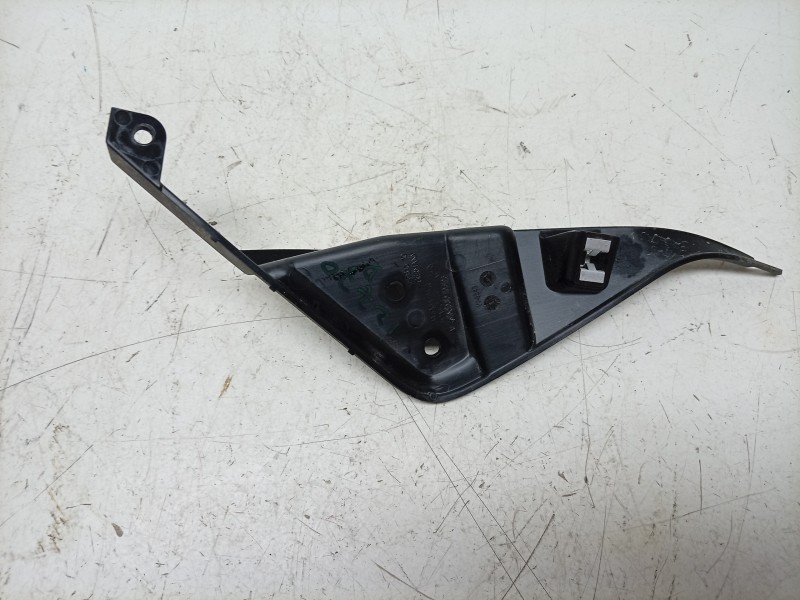 Recambio de moldura para bmw r 1300 gs adventure referencia OEM IAM  46635A69C98 
