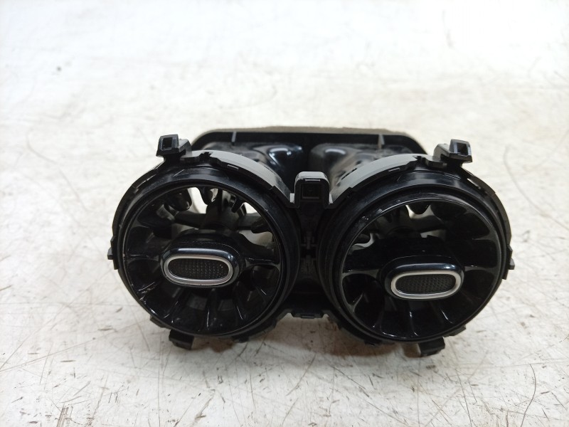 Recambio de aireador central para mercedes-benz clase gla (bm 247) gla 200 (247.787) referencia OEM IAM  A1778309200 