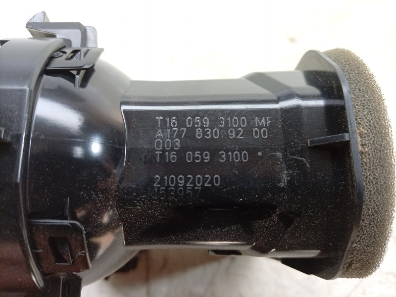 Recambio de aireador central para mercedes-benz clase gla (bm 247) gla 200 (247.787) referencia OEM IAM  A1778309200 