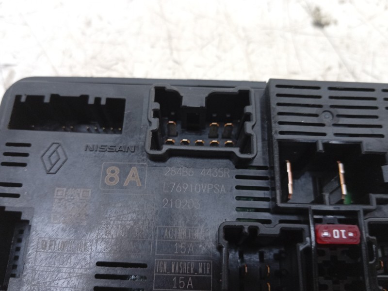 Recambio de caja reles / fusibles para dacia sandero iii 1.0 tce 90 eco-g referencia OEM IAM  284B64435R 