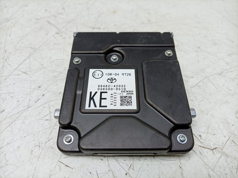 Recambio de camara vision frontal para toyota rav4 hybrid 4x2 advance referencia OEM IAM  8646C42032 