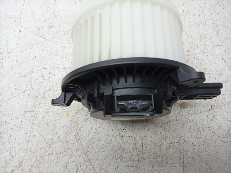 Recambio de ventilador calefaccion para volkswagen caravelle t7 2.5 ehybrid referencia OEM IAM  PZ3119846BA 