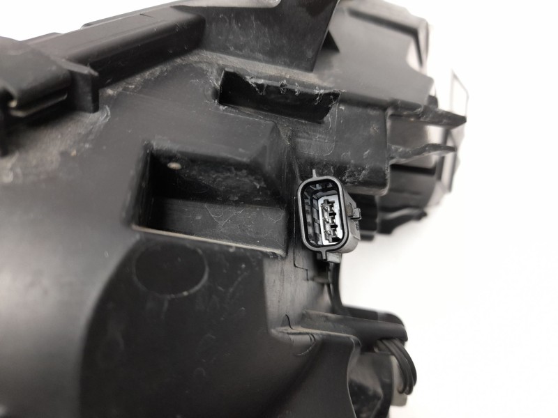 Recambio de piloto delantero derecho para renault clio v (b7_) 1.0 lpg (b7mt) referencia OEM IAM  266002703R RN3344315