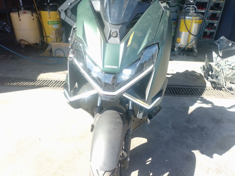 Recambio de faro delantero para zontes 125x referencia OEM IAM   