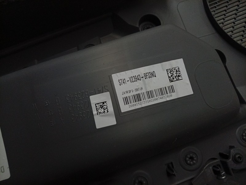 Recambio de moldura puerta delantera izquierda para volkswagen caravelle t7 2.5 ehybrid referencia OEM IAM  S741V23943 