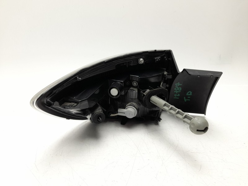 Recambio de piloto trasero derecho para renault clio v (b7_) 1.0 lpg (b7mt) referencia OEM IAM  265502066R RN3344163