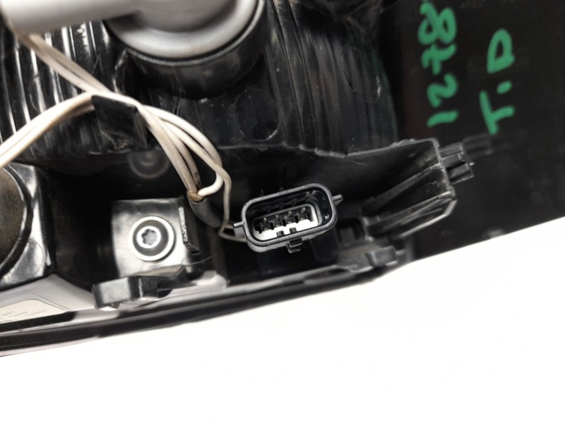 Recambio de piloto trasero derecho para renault clio v (b7_) 1.0 lpg (b7mt) referencia OEM IAM  265502066R RN3344163