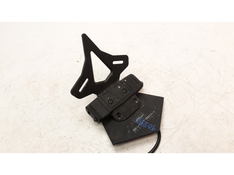 Recambio de portamatriculas para bmw s 1000 rr s 1000 rr referencia OEM IAM 74102  