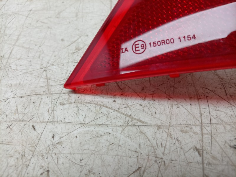 Recambio de reflector paragolpe trasero derecho para volkswagen caravelle t7 2.5 ehybrid referencia OEM IAM  150R00 