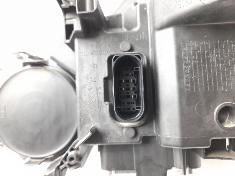 Recambio de faro derecho para seat leon sportstourer (kl8, kld) 1.5 etsi referencia OEM IAM  5FB941006H 