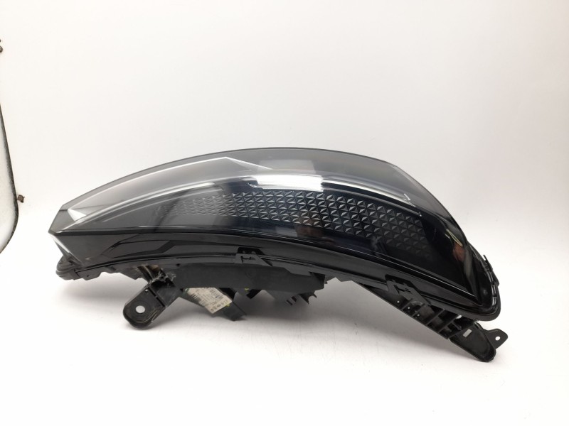 Recambio de faro derecho para renault clio v (b7_) 1.0 lpg (b7mt) referencia OEM IAM  260103507R 