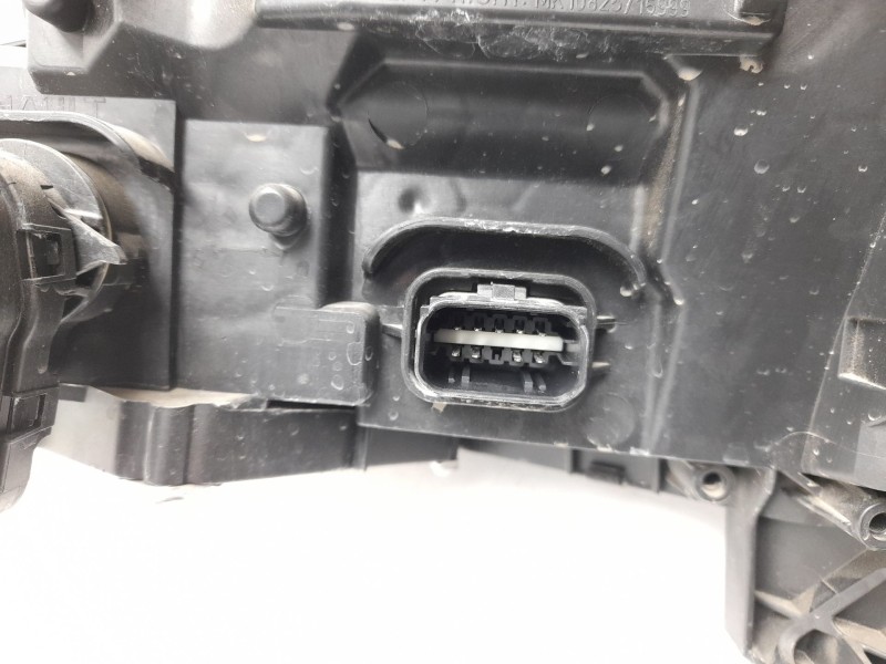 Recambio de faro derecho para renault clio v (b7_) 1.0 lpg (b7mt) referencia OEM IAM  260103507R 