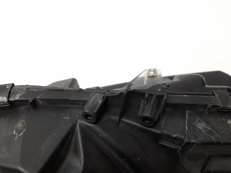Recambio de faro derecho para renault clio v (b7_) 1.0 lpg (b7mt) referencia OEM IAM  260103507R 