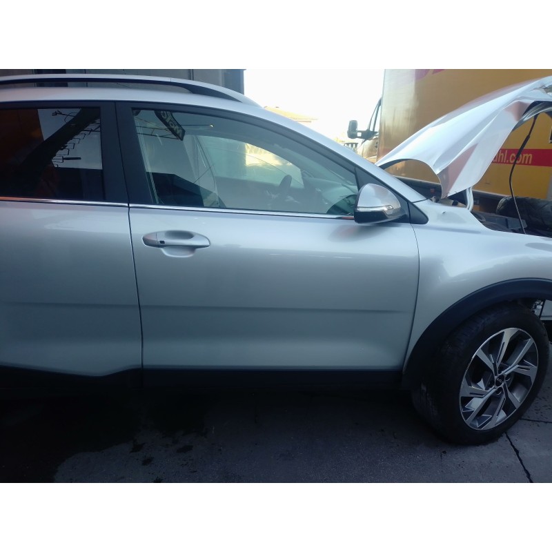 Recambio de puerta delantera derecha para kia stonic (yb) 1.0 t-gdi eco-dynamics+ referencia OEM IAM   