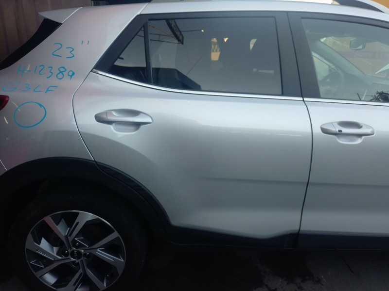 Recambio de puerta trasera derecha para kia stonic (yb) 1.0 t-gdi eco-dynamics+ referencia OEM IAM   