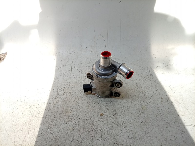 Recambio de bomba agua para volkswagen caravelle t7 2.5 ehybrid referencia OEM IAM  LX6E8501BA 