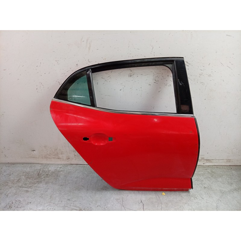 Recambio de puerta trasera derecha para renault megane iv berlina 5p 1.5 blue dci diesel fap referencia OEM IAM  821001172R 