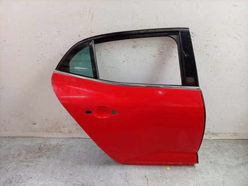 Recambio de puerta trasera derecha para renault megane iv berlina 5p 1.5 blue dci diesel fap referencia OEM IAM  821001172R 