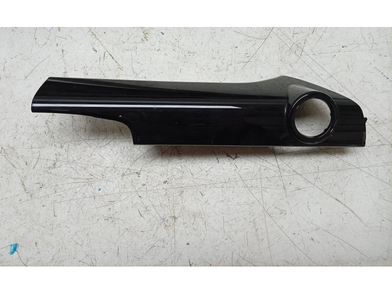Recambio de moldura para toyota land cruiser 3p 3.0 d-4d 190 cv referencia OEM IAM  5543660260 