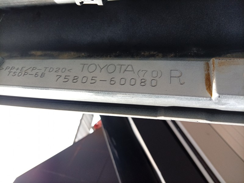 Recambio de estribos laterales para toyota land cruiser 3p 3.0 d-4d 190 cv referencia OEM IAM  7580560080 