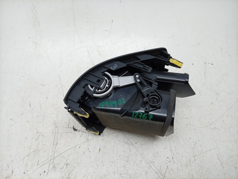 Recambio de aireador derecho para toyota land cruiser 3p 3.0 d-4d 190 cv referencia OEM IAM  5566060440 