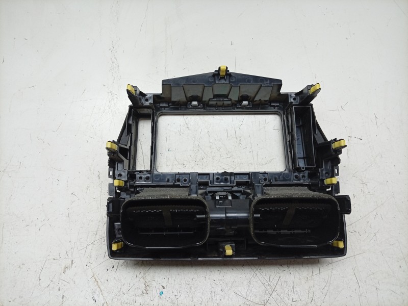 Recambio de aireador central para toyota land cruiser 3p 3.0 d-4d 190 cv referencia OEM IAM  5542360080 