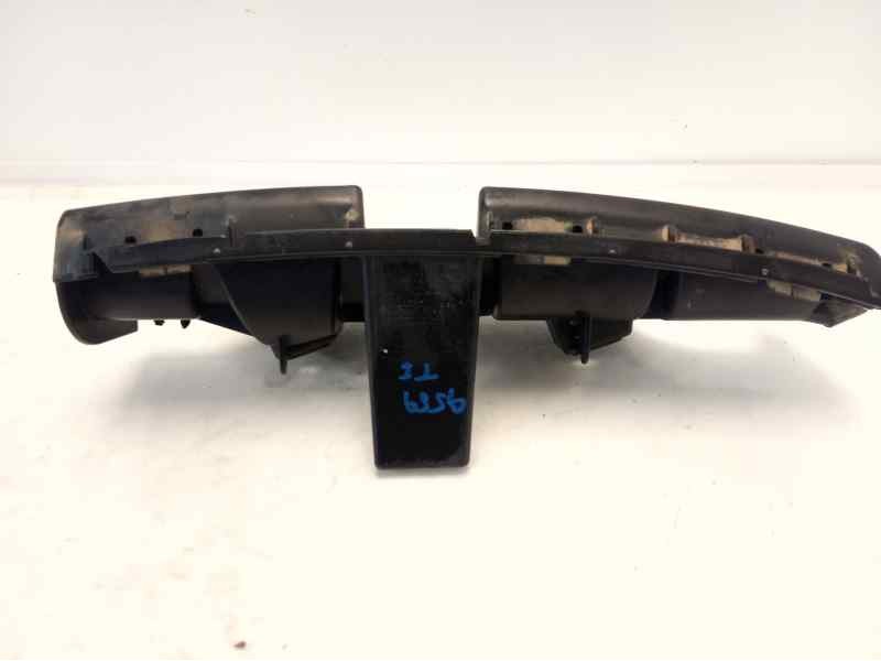 Recambio de molduras traseras para volvo c30 1.6 d drive momentum referencia OEM IAM 31323158  