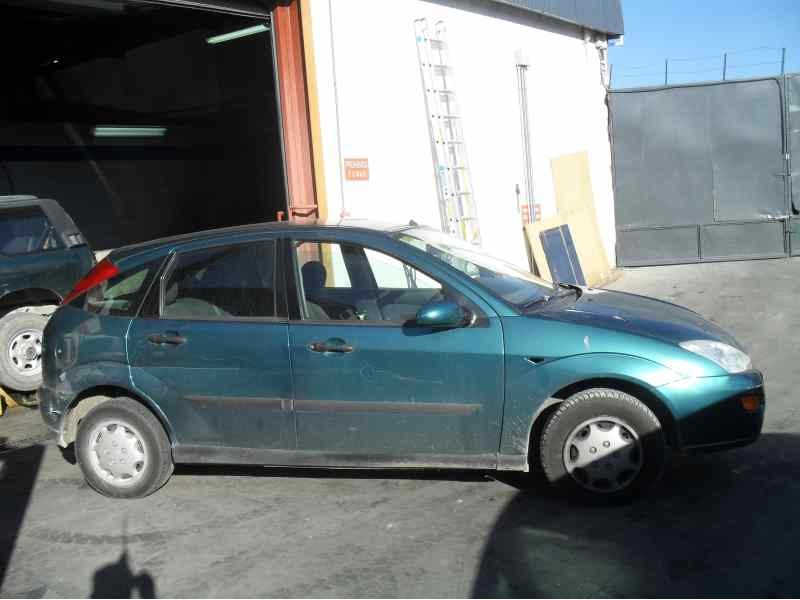 ford focus berlina (cak) del año 2000