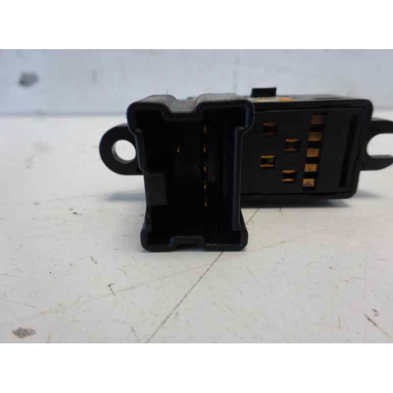 Recambio de mando elevalunas trasero derecho para nissan navara pick-up (d40m) doble cab se 4x4 referencia OEM IAM   