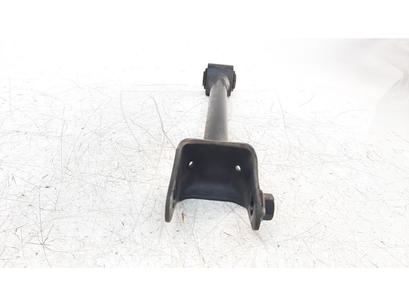 Recambio de tirante trasero derecho para mazda cx-3 2.0 cat referencia OEM IAM B45A28500  