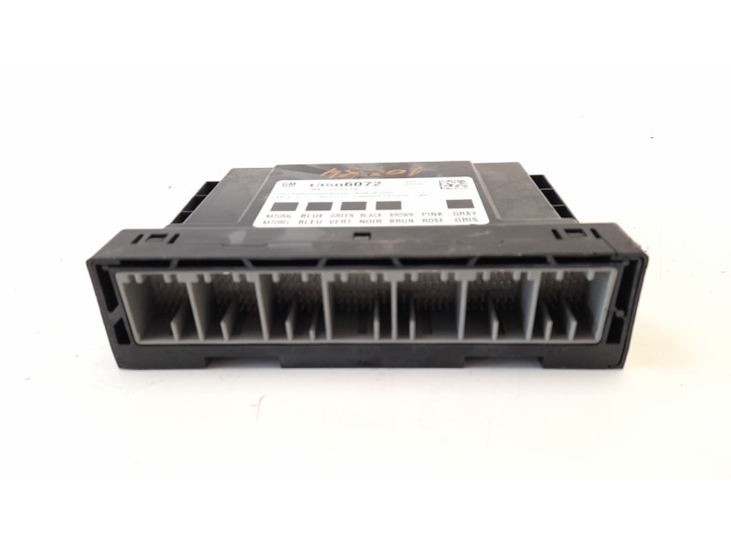 Recambio de caja reles / fusibles para opel corsa e selective ecoflex referencia OEM IAM 13506072  