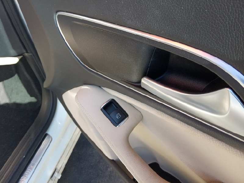 Recambio de mando elevalunas delantero derecho para mercedes-benz clase cla (w117) cla 180 (117.342) referencia OEM IAM A2049058