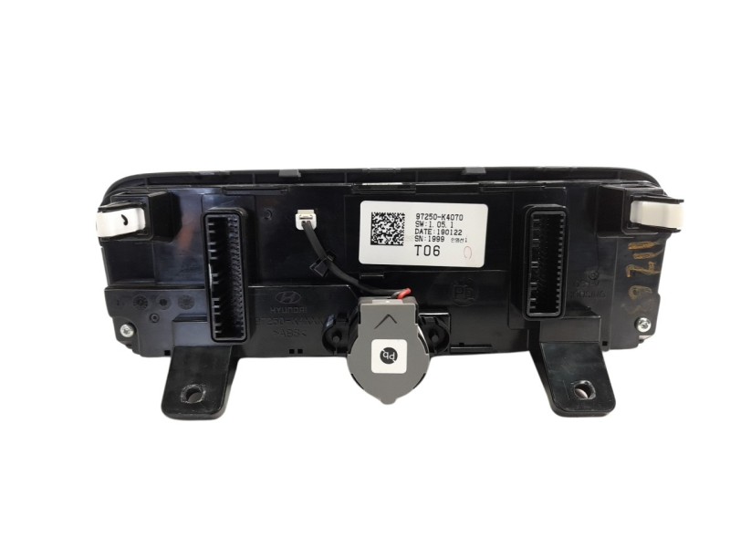 Recambio de mando climatizador para hyundai kona referencia OEM IAM 97250K4070  