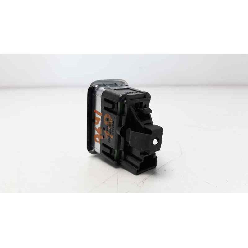 Recambio de mando elevalunas trasero derecho para mercedes-benz clase cla (w117) cla 180 (117.342) referencia OEM IAM A204905810