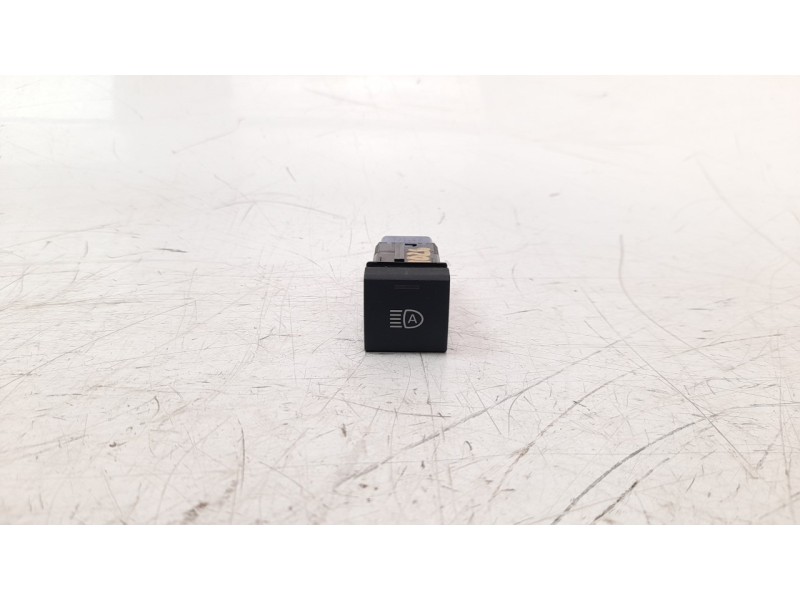 Recambio de interruptor para toyota corolla (e21) referencia OEM IAM 8415312010  