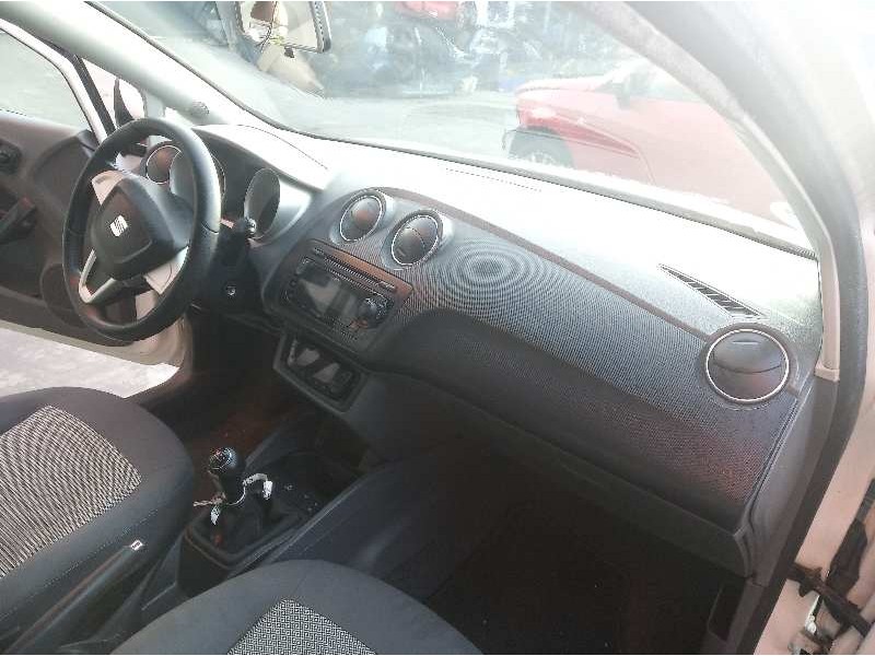 seat ibiza (6j5) del año 2008
