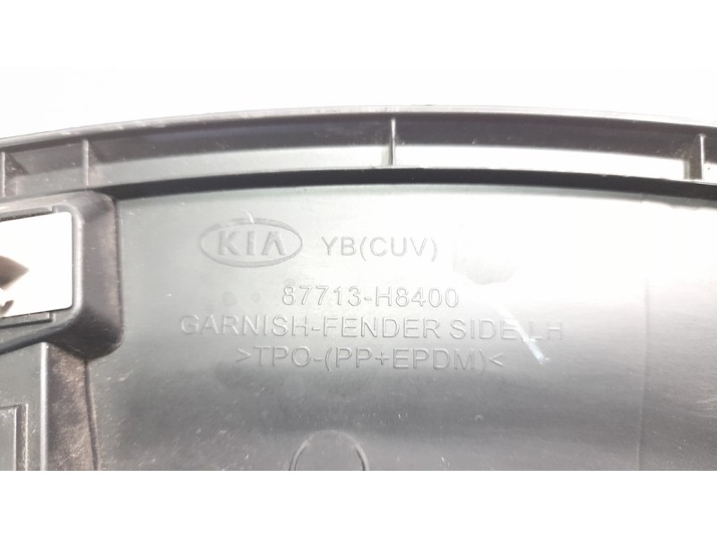 Recambio de aletin delantero izquierdo para kia stonic (ybcuv) referencia OEM IAM 87713H8400  