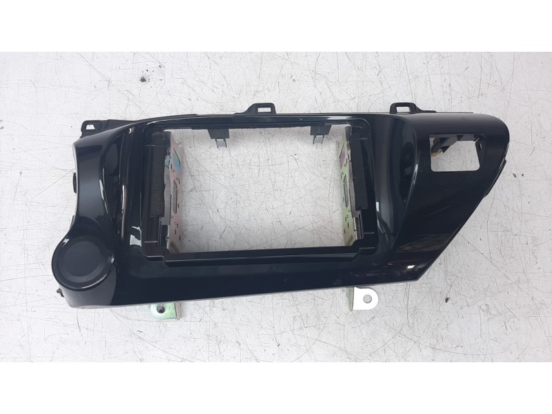 Recambio de moldura para toyota hilux (kun) referencia OEM IAM 55420KK140  