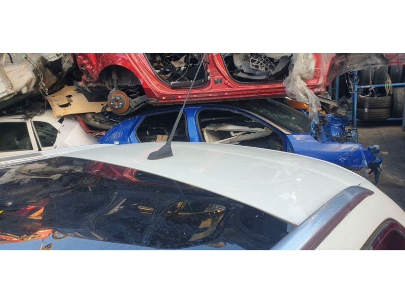 Recambio de antena para peugeot 308 sw gt line referencia OEM IAM 658772  