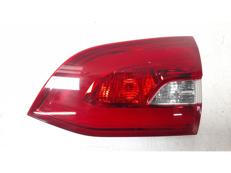 Recambio de piloto trasero derecho interior para peugeot 308 sw gt line referencia OEM IAM 9678094880  