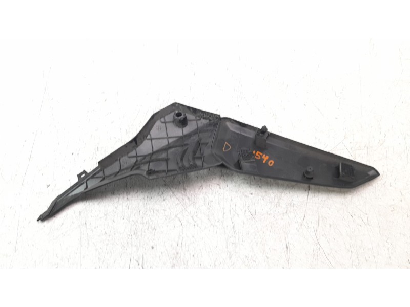 Recambio de moldura para honda cb 650r referencia OEM IAM 83500MKYD50  