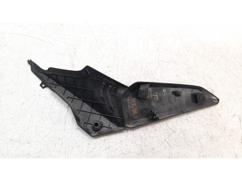 Recambio de moldura para honda cb 650r referencia OEM IAM 83600MKYD50  